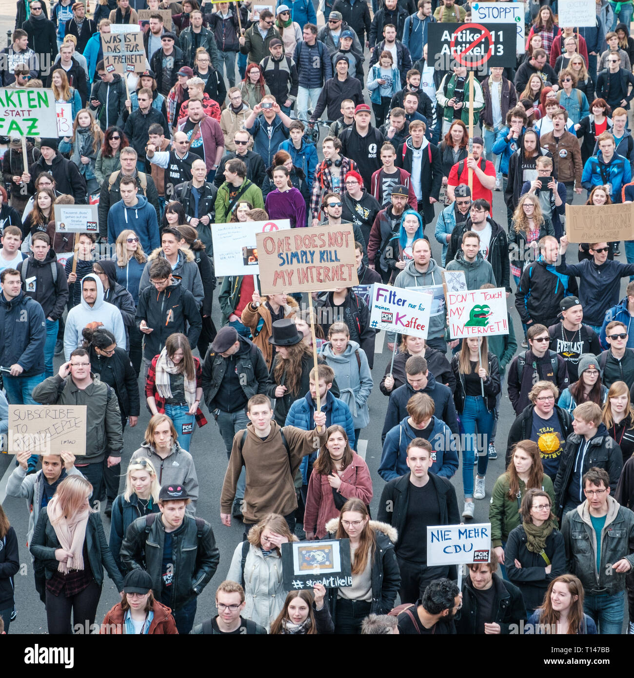 Berlin, Alemania - 23 de marzo de 2019: Manifestación contra la UE copyright / reforma el artículo 11 y el artículo 13 en Berlín, Alemania. Foto de stock