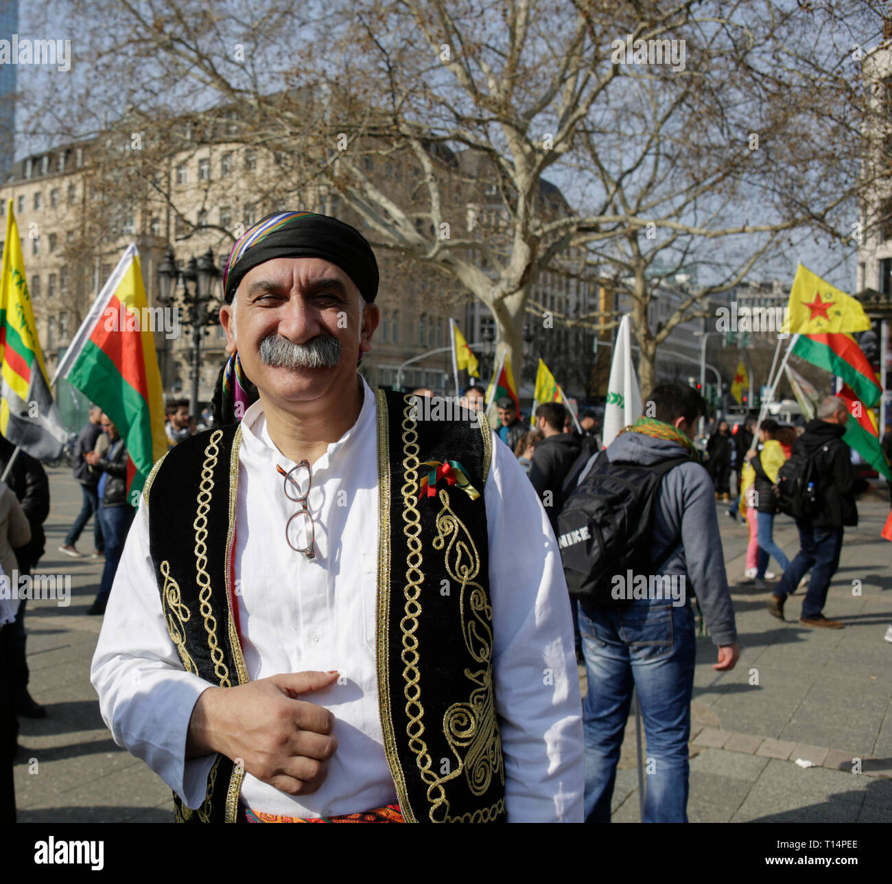 Vestido kurdo fotografías e imágenes de alta resolución - Página 5 - Alamy