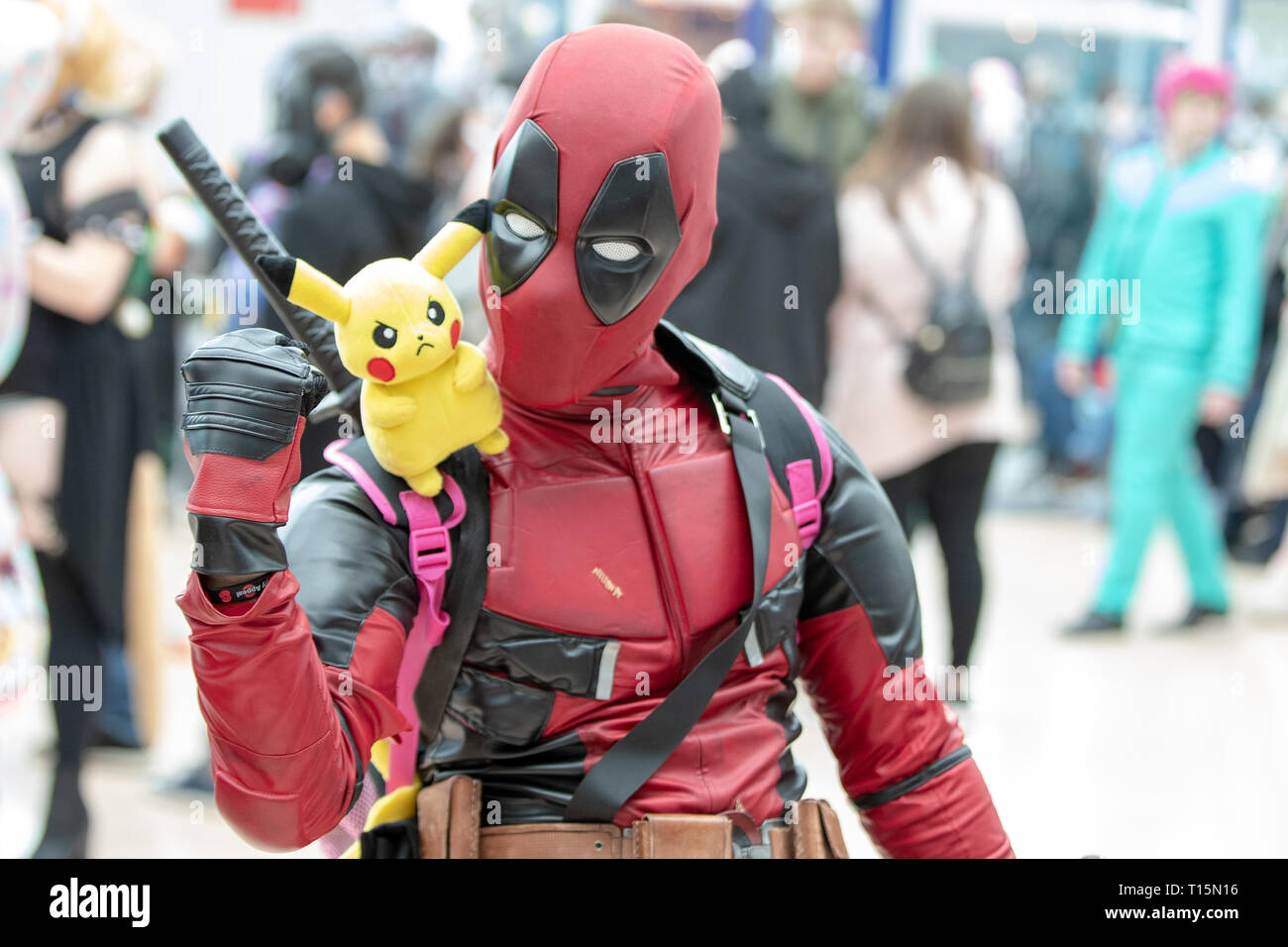 Birmingham, Reino Unido. Sábado 23 de marzo de 2019. Como Cosplayer Deadpool carácter en el 1er día del Comic Con MCM en el NEC Birmingham , © Jason Richardson / Alamy Live News Foto de stock