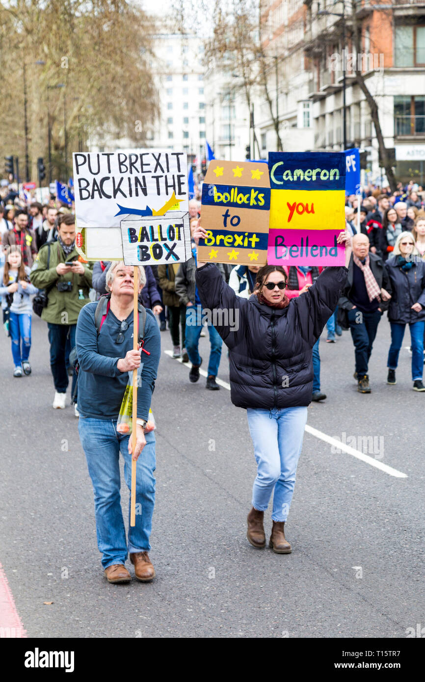 Londres, Reino Unido. El 23 de marzo de 2019. Más de un millón de personas marchan por el voto popular, para un segundo referéndum sobre Brexit Crédito: Nathaniel Noir/Alamy Live News Foto de stock