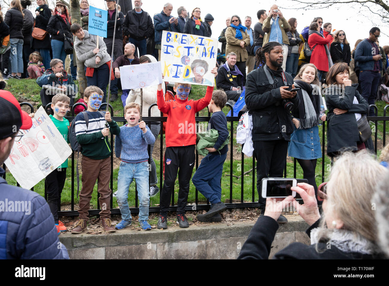 Los niños protestaban, Voto Popular de marzo, Londres, Inglaterra Foto de stock