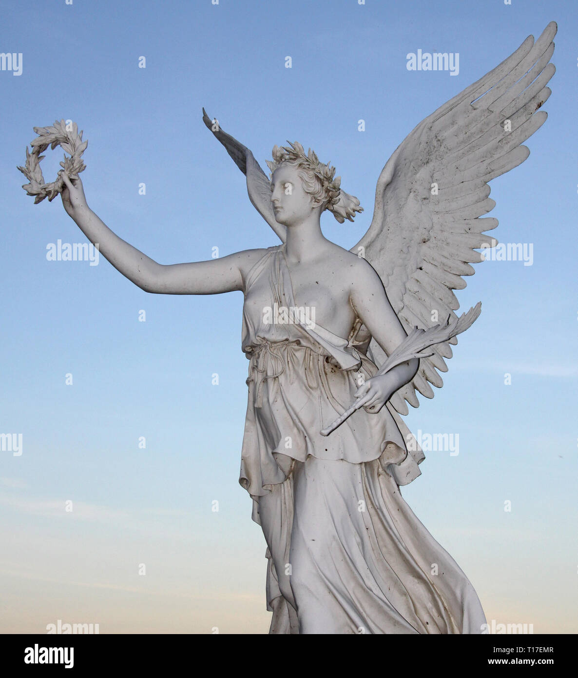La estatua de la Diosa Nike Fotografía de stock - Alamy