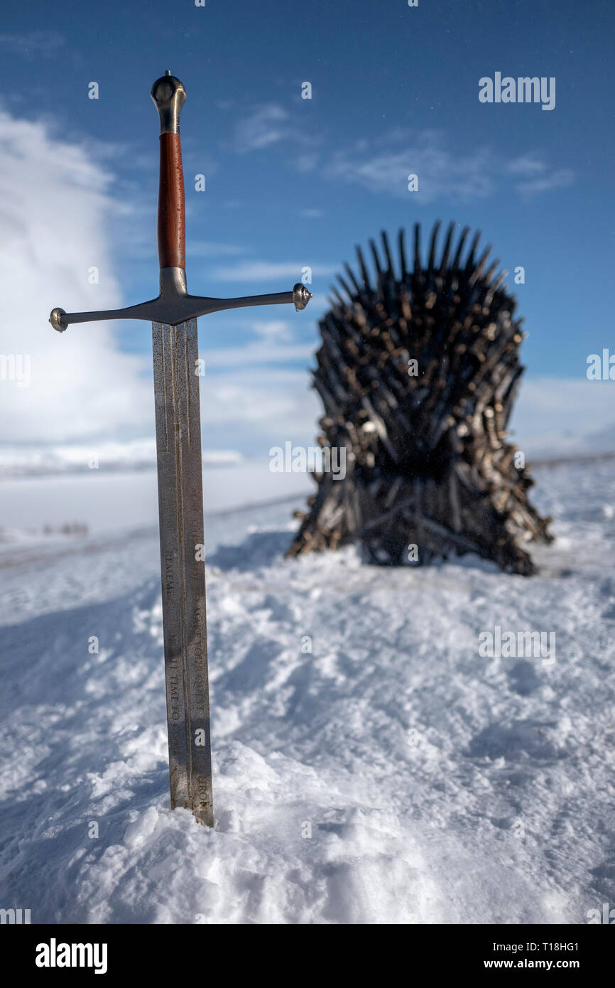 Uno de los 6 tronos ocultos por HBO en todo el mundo para promover la nueva temporada de Juego de Tronos Foto de stock