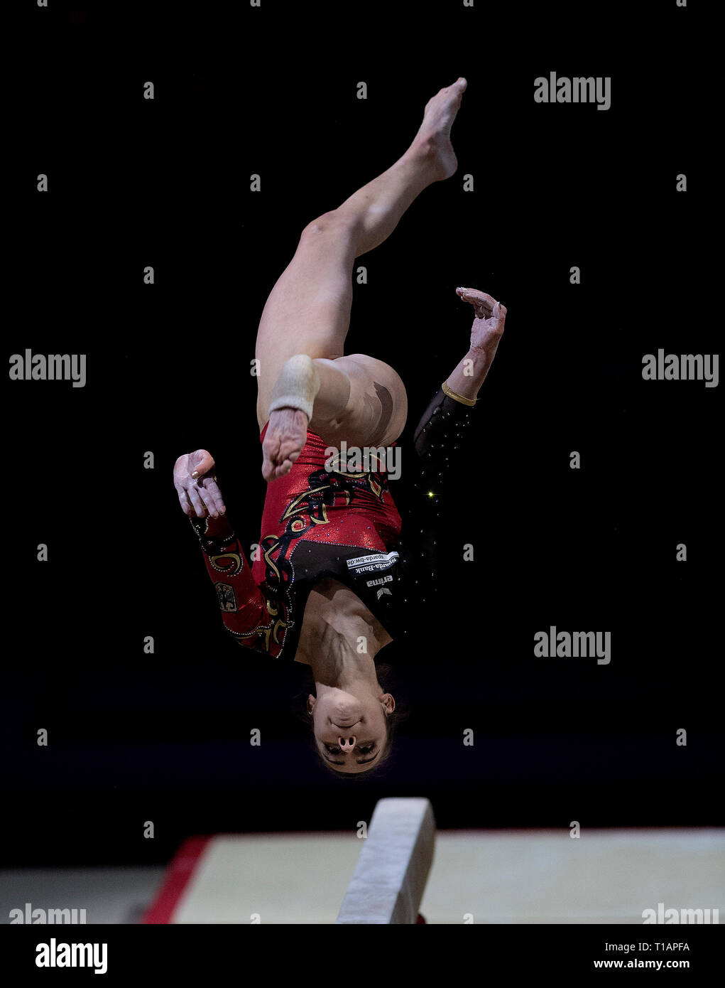 Leah Griesser (Alemania) visto en acción durante la Copa del Mundo de gimnasia de 2019 en Genting Arena en Birmingham. Foto de stock