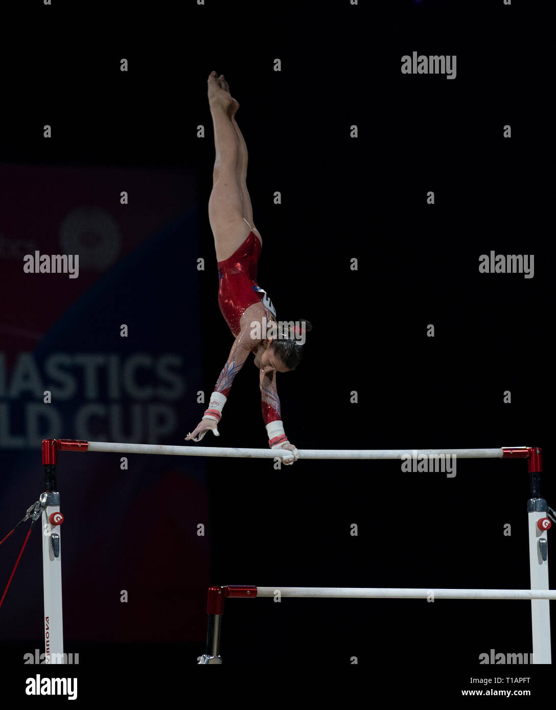 Carolann Heduit (Francia) visto en acción durante la Copa del Mundo de gimnasia de 2019 en Genting Arena en Birmingham. Foto de stock