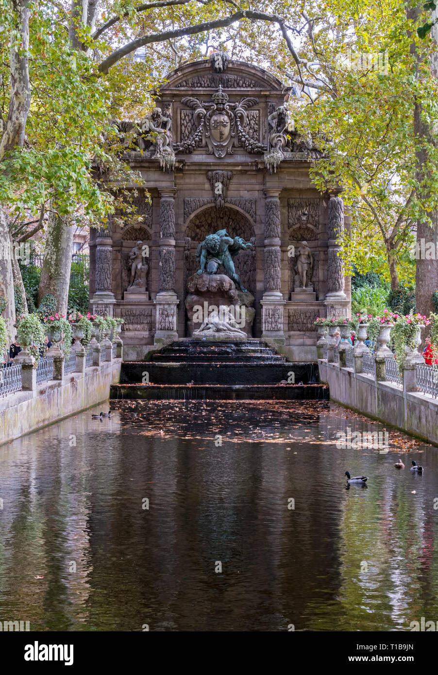 Fuente Medici inLuxembourg Gardens - Paris Foto de stock