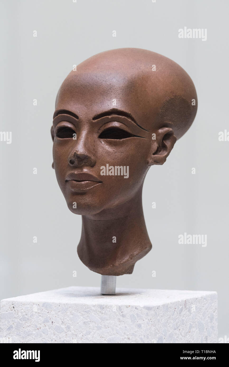 Berlín. Alemania. El antiguo egipcio cabeza de una estatua de una princesa (sin carátulas), hija de Akhenaton. Neues Museum. Reino nuevo período, 18 Dynas Foto de stock