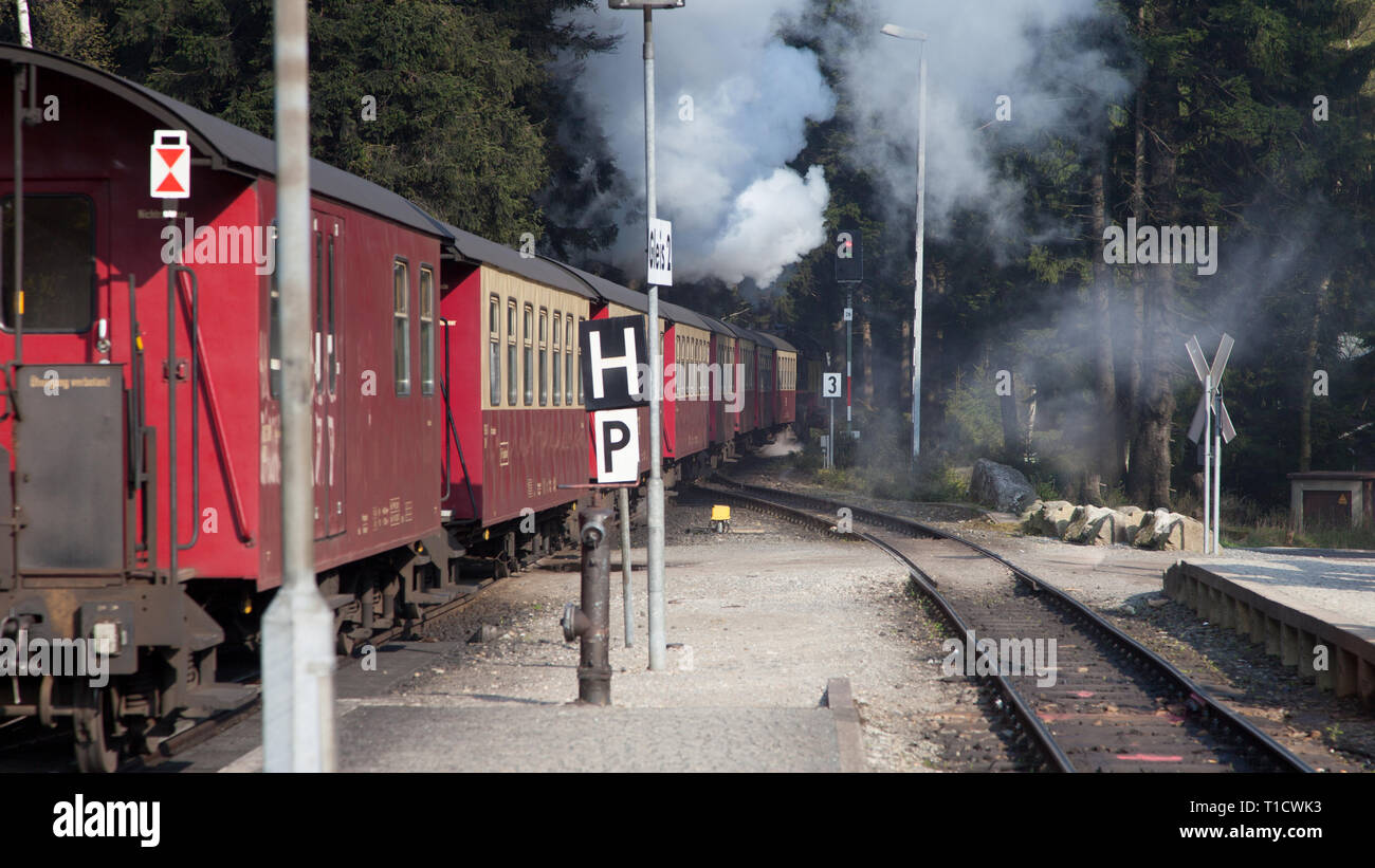 Railroad regresando de pico de montaña de Brocken en Sajonia-Anhalt. Foto de stock