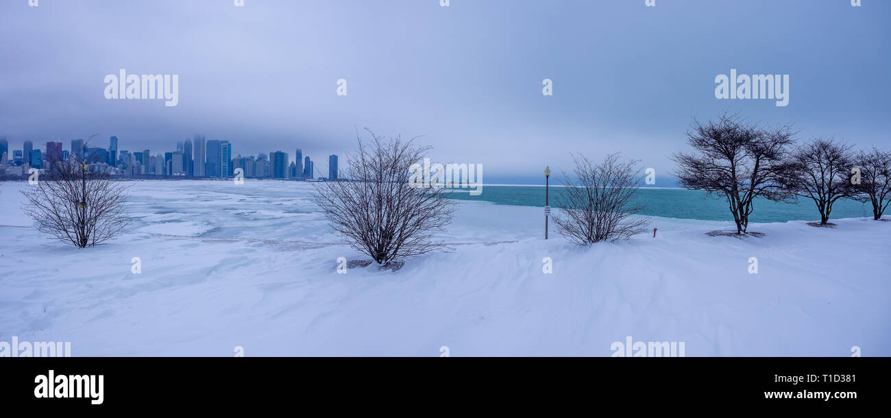 Lago congelado de Michigan y de la ciudad de Chicago Foto de stock