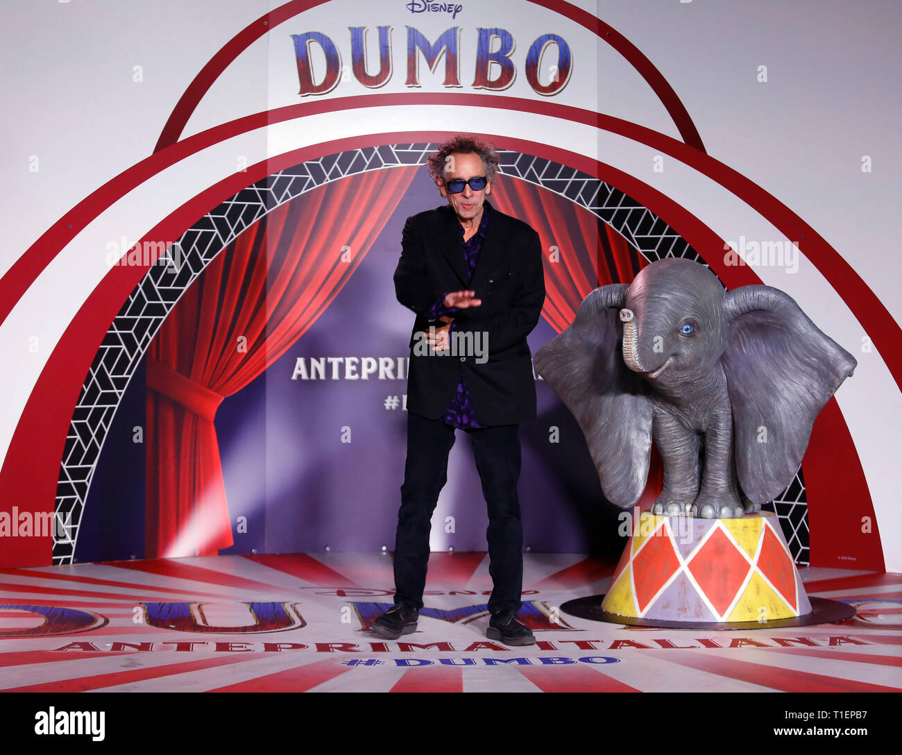 Dumbo (2019), dirigida por Tim Burton y protagonizada por Eva Green, Colin  Farrell y Michael Keaton Fotografía de stock - Alamy