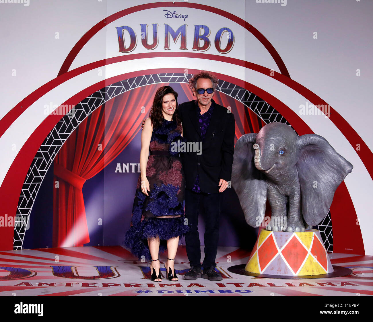 Roma, Italia. 26 Mar, 2019. Tim Burton y la cantante Elisa que cantaba la banda  sonora, Roma, 26 de marzo de 2019. Estreno de la película 'Dumbo' dirigido  por Tim Burton foto