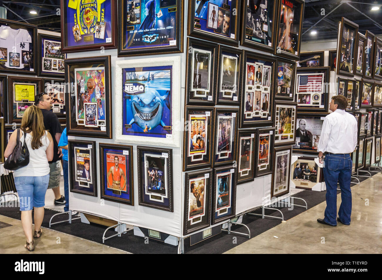 Camisetas deportivas fotografías e imágenes de alta resolución - Alamy