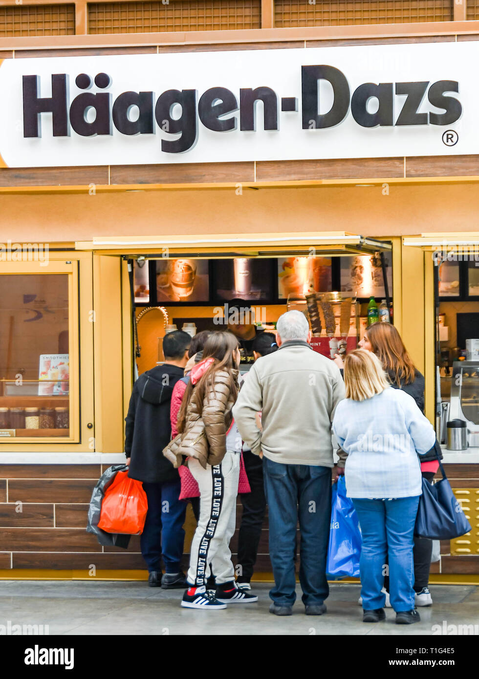 Tienda de helados haagen dazs fotografías e imágenes de alta resolución