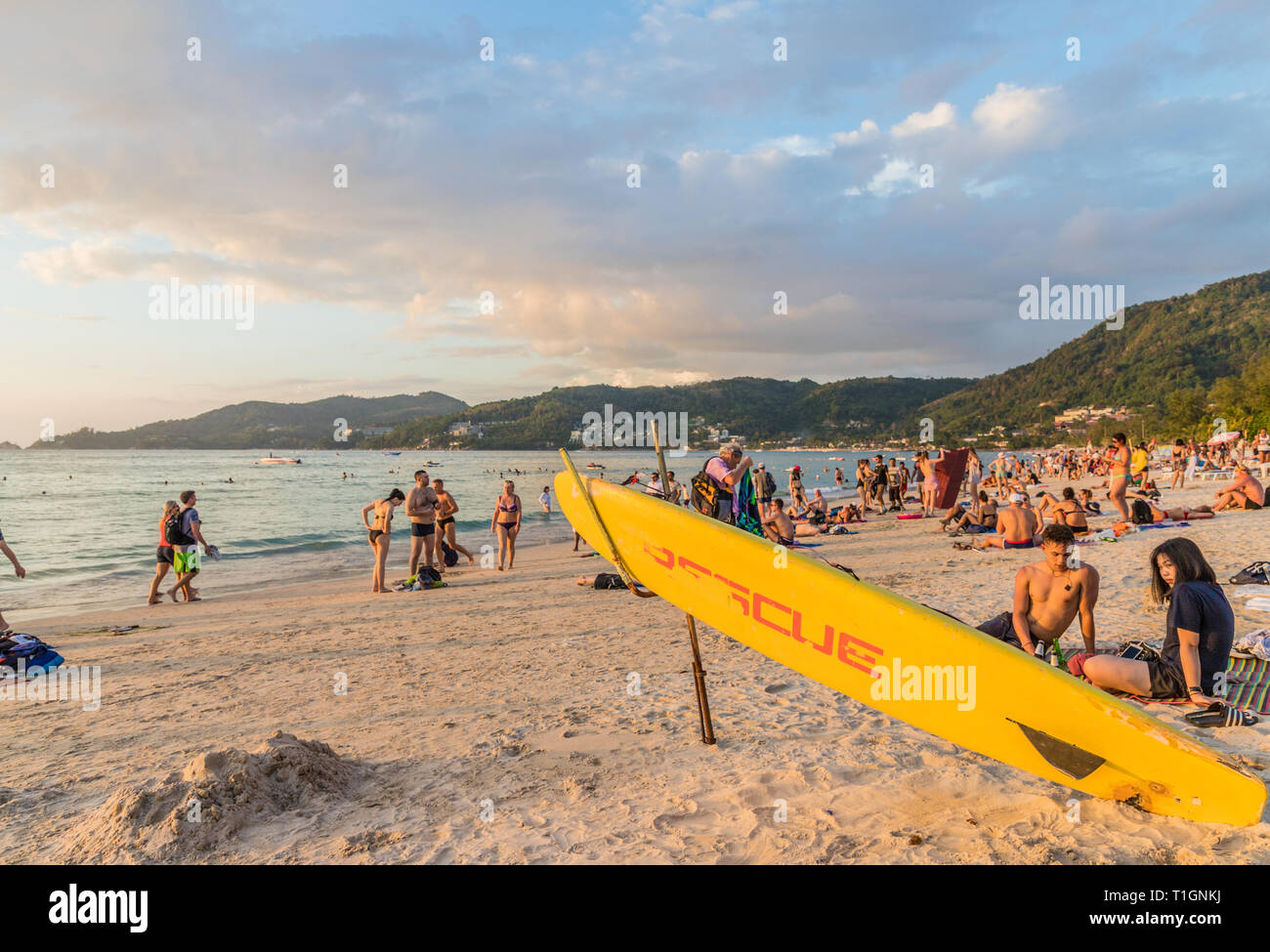 De febrero de 2019. Patong Tailandia. La playa de Patong, en Patong Tailandia Foto de stock