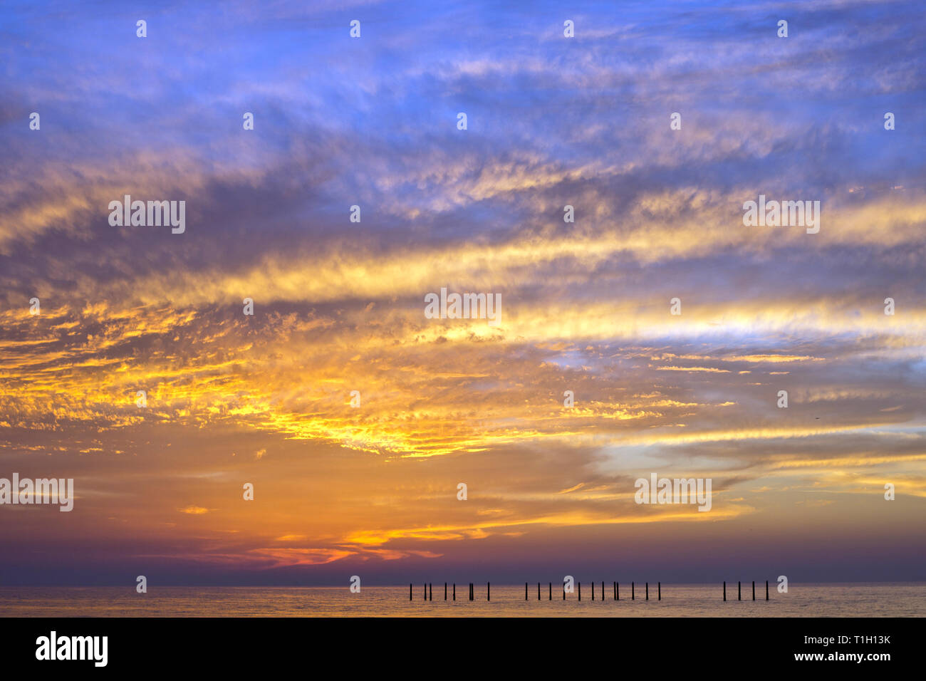 Puesta de sol en Ajman, Emiratos Árabes Unidos Foto de stock