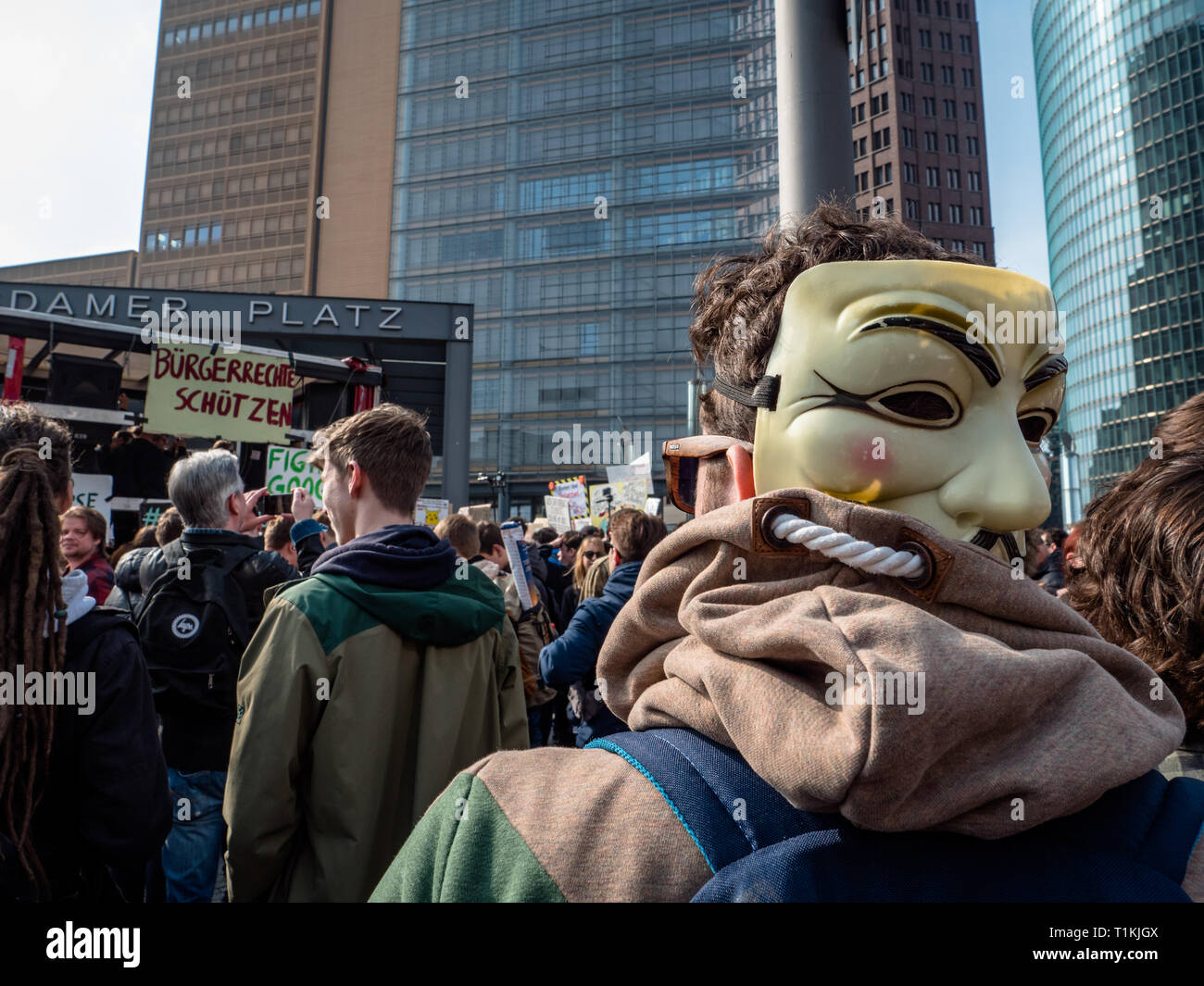 Berlin, Alemania - 23 de marzo de 2019: Manifestación contra la UE copyright Internet / reforma el artículo 11 y el artículo 13 en Berlín, Alemania Foto de stock