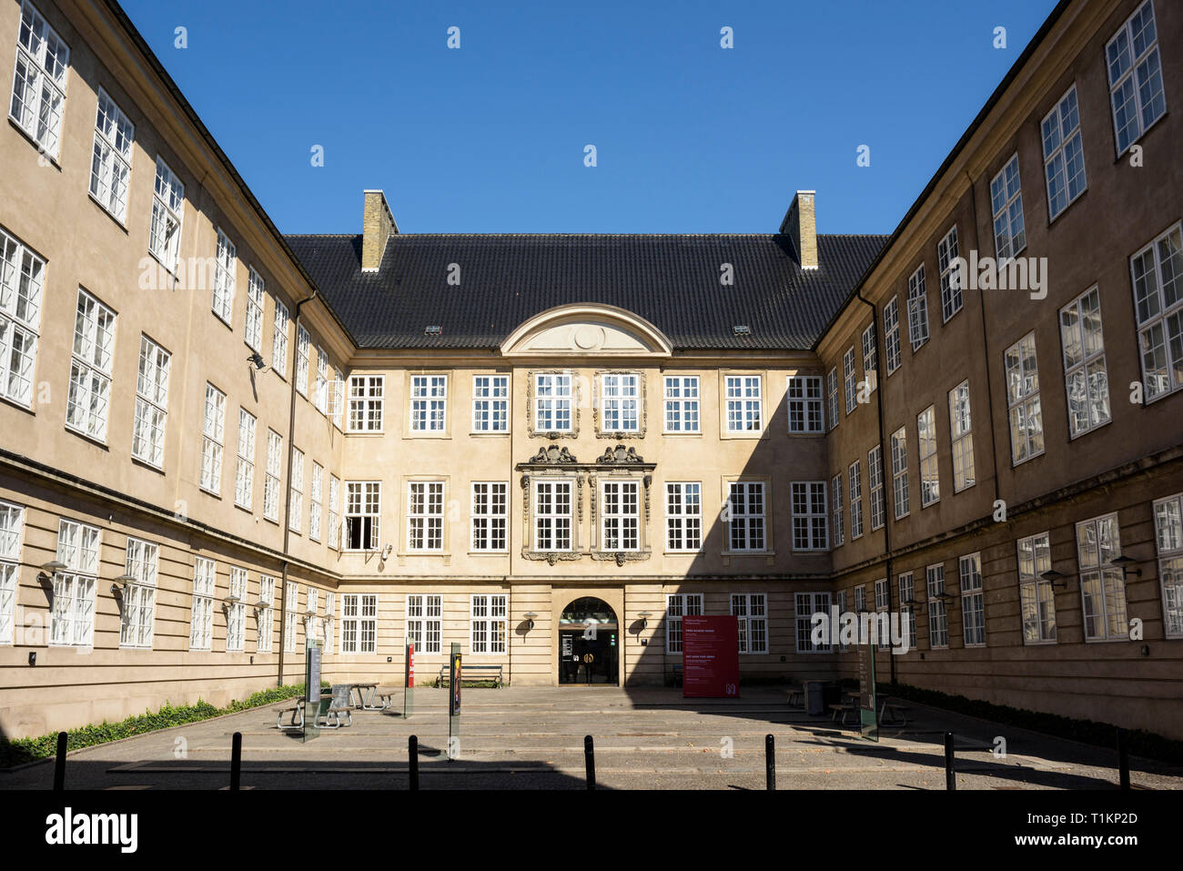 Copenhague. Dinamarca. Exterior del Museo Nacional de Dinamarca alojamiento colecciones históricas y etnográficas, situado en el Palacio del Príncipe, construido Foto de stock