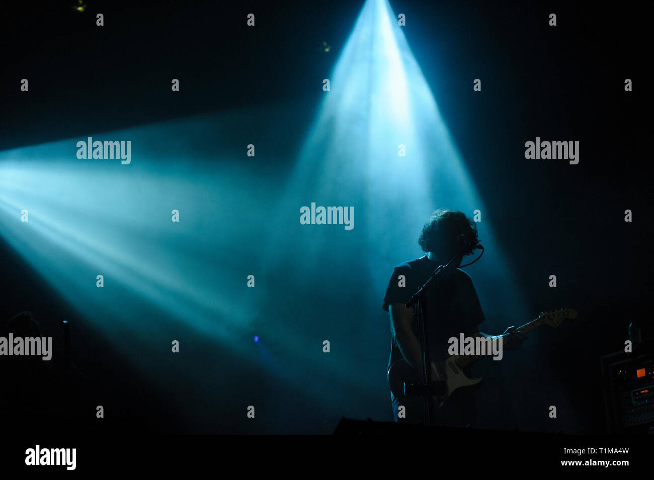 El australiano David Domminney Pink Floyd (Fowler) actuando en la Convención Cropredy de Fairport, Agosto 8, 2014 Foto de stock