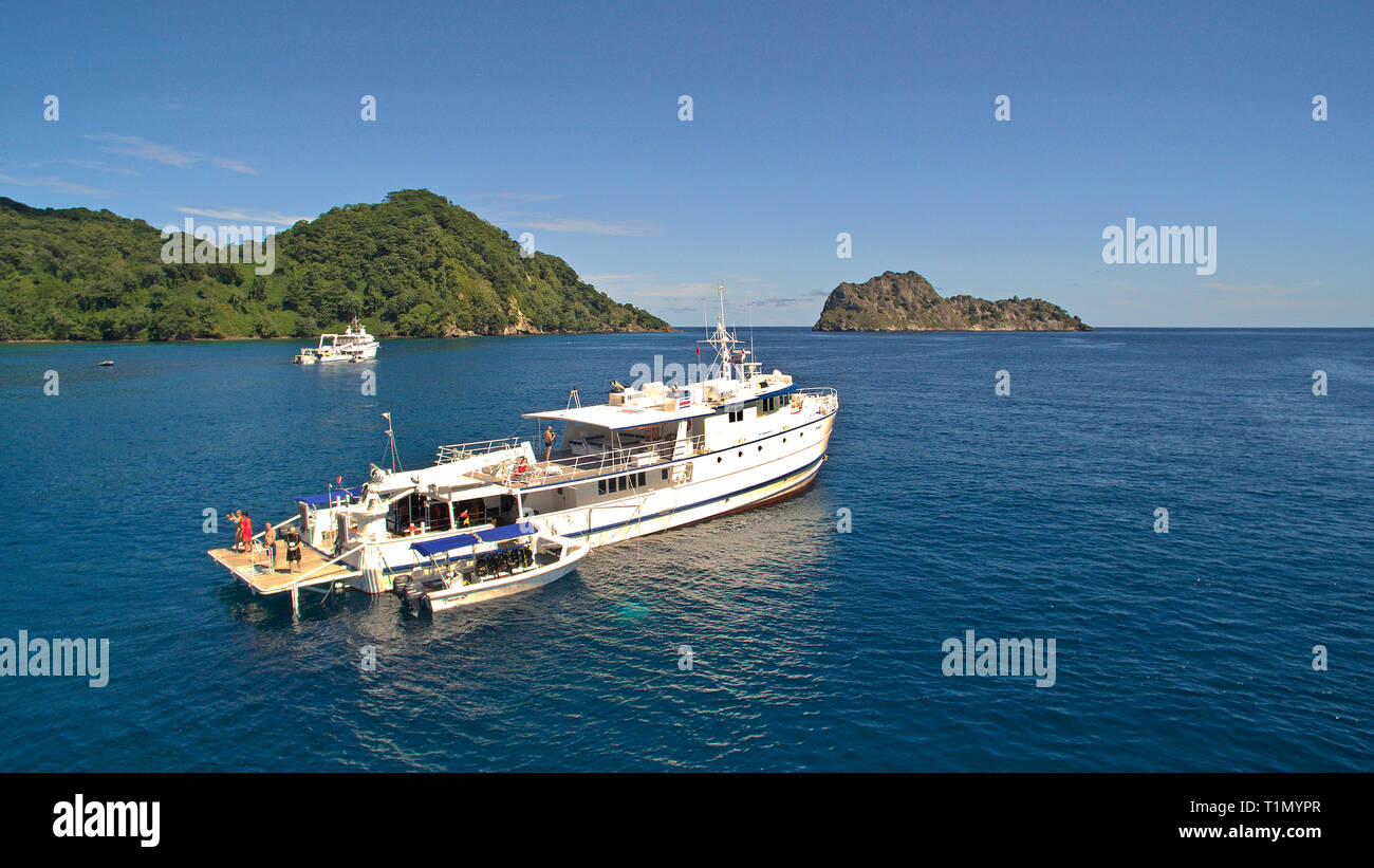 El barco Liveaboard 'Sea hunter' en la Isla del Coco, Costa Rica Foto de stock