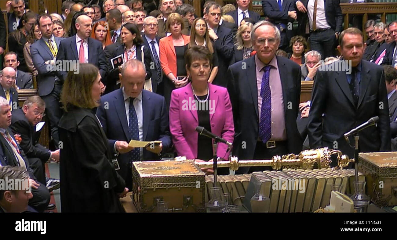 MPs anunciando que han votado a favor de regulaciones vinculadas al cambio de la fecha de salida de la retirada del Reino Unido de la UE del 29 de marzo por 441 votos a 105, una mayoría de 336. Foto de stock