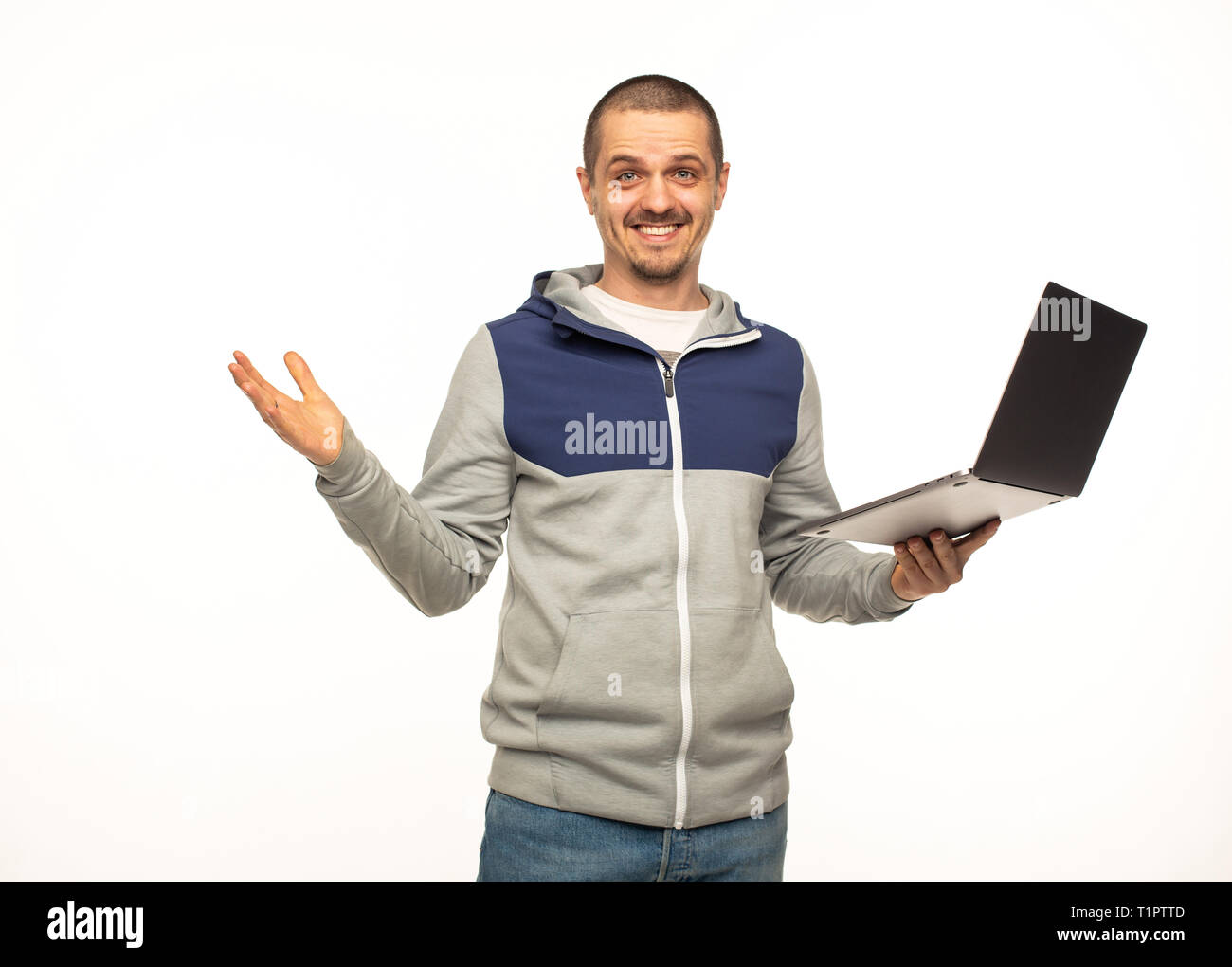 Hombre freelancer o programador con portátil Foto de stock