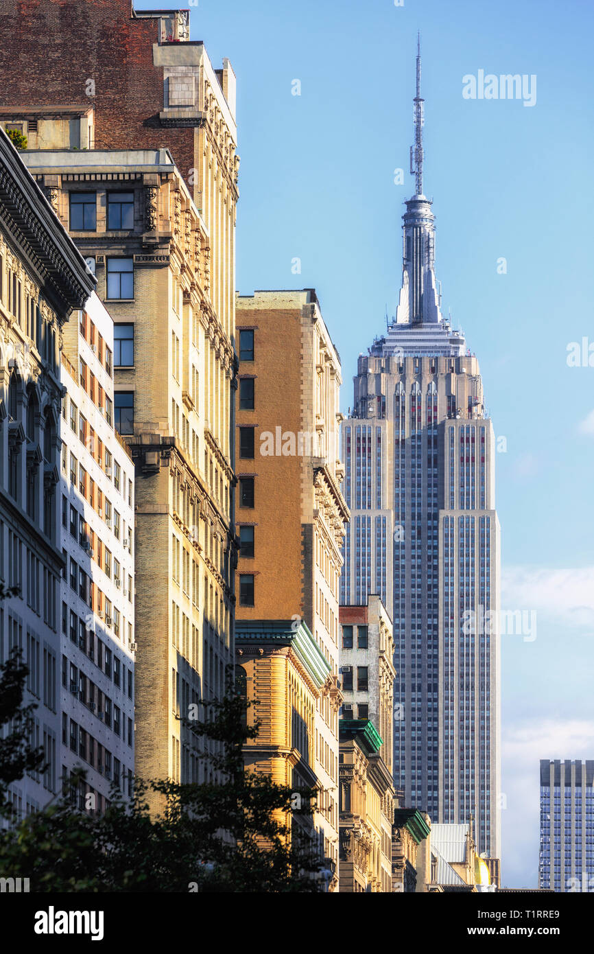 El edificio del Empire State, en Nueva York, Estado de Nueva York, EE.UU.. Los 102 pisos del edificio Art Decó diseñado por la firma arquitectónica Shreve, Lamb & Harmon Foto de stock