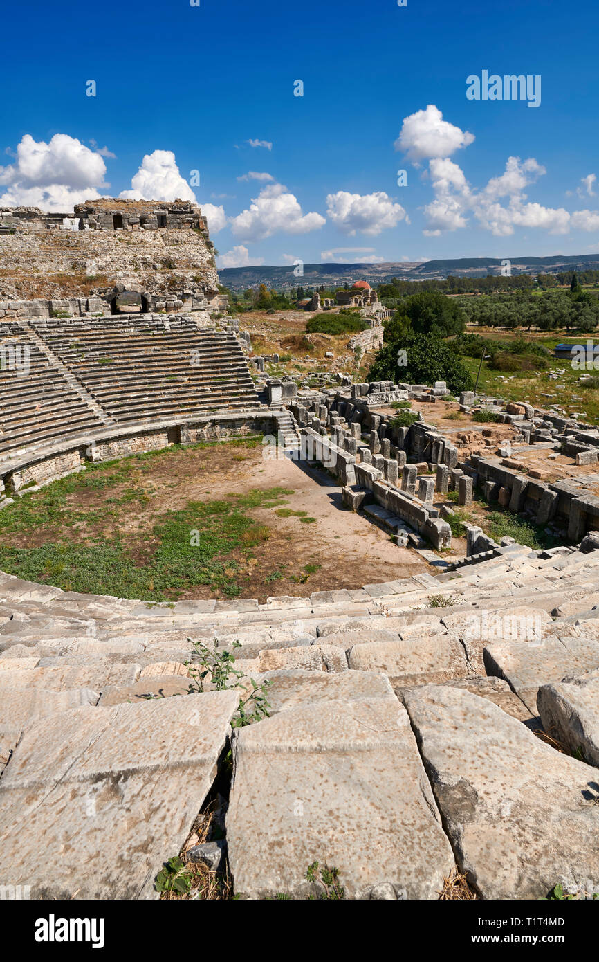 Remodelado Teatro Griego en 225200 A.C. y nuevamente en 175 BC, 68 AD