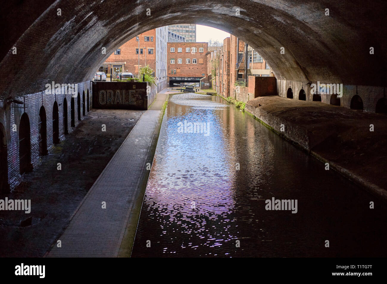 Túnel cerca Livery Street en los canales de Birmingham Foto de stock