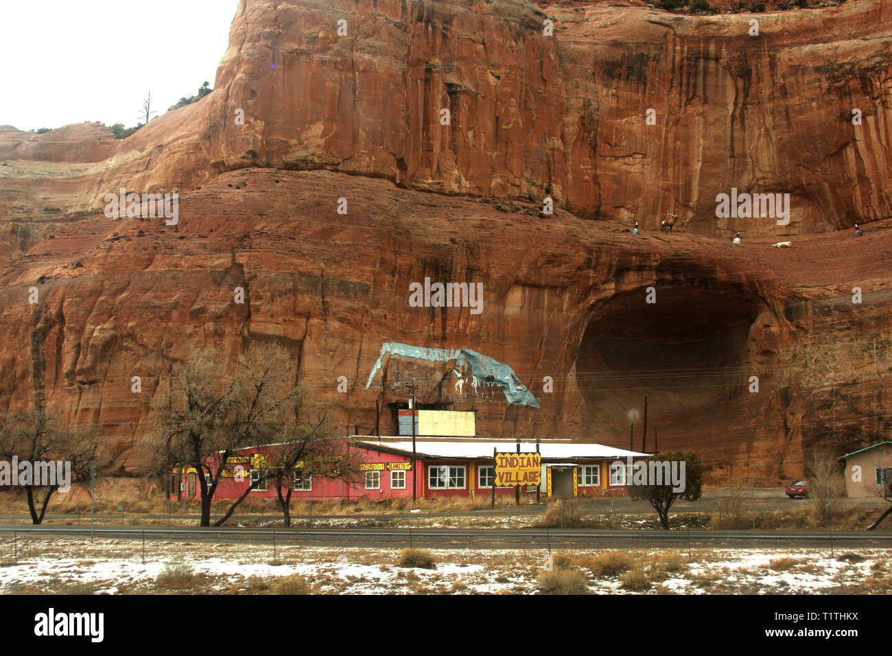 Aldea India Trading Post a lo largo de la vieja ruta 66, en la frontera de Arizona y Nuevo México, EE.UU. Foto de stock