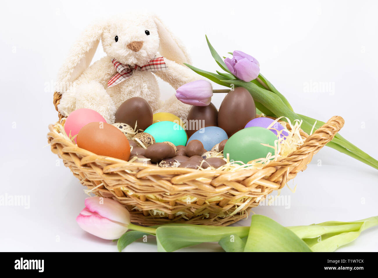 Conejo de pascua con de huevo fotografías e imágenes de alta resolución Página 10 Alamy