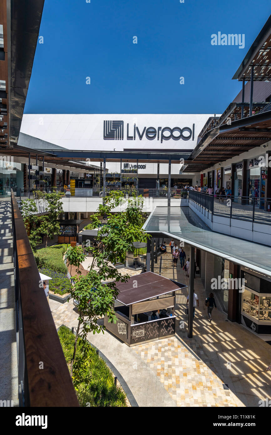 Paseo Querétaro es un moderno "alltertainment' shopping mall y el distrito  de entretenimiento ubicado en Querétaro, México Fotografía de stock - Alamy