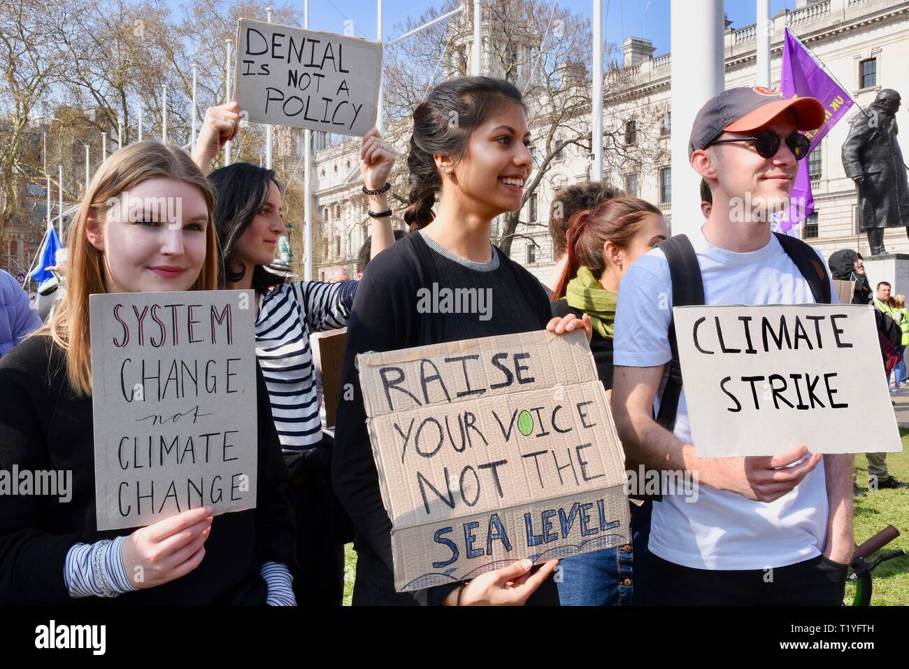 El 29 de marzo de 2019. Huelga juventud 4 El clima, el cambio climático protesta, Parliament Square, Westminster, London Crédito: Michael melia/Alamy Live News Foto de stock