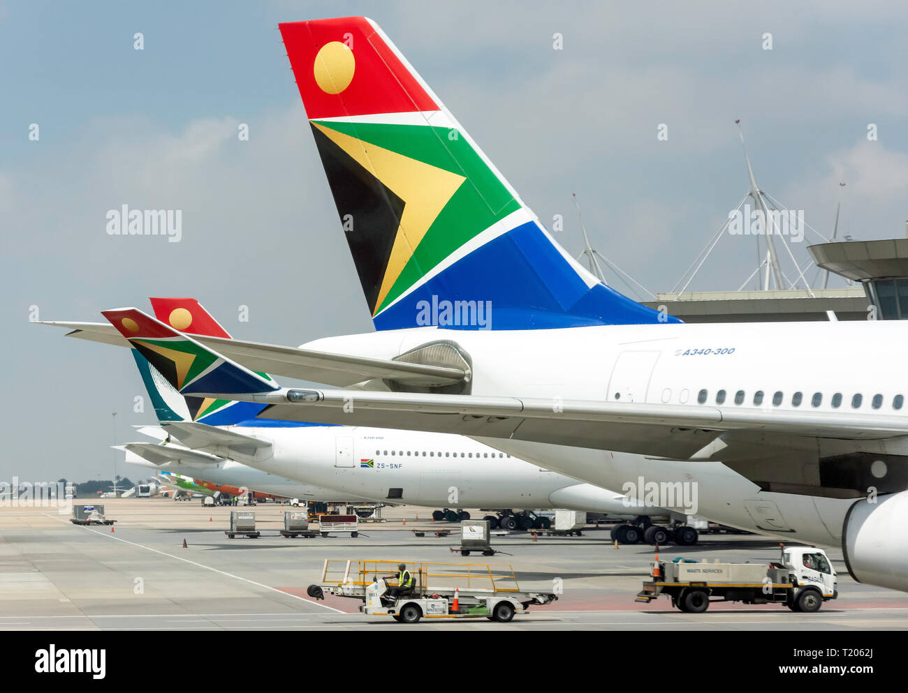 South African Airways (SA) aviones en el O.R. El Aeropuerto Internacional de Tambo, Kempton Park, Johannesburgo, en la provincia de Gauteng, República de Sudáfrica. Foto de stock