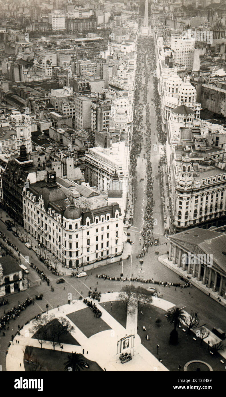 Vista aérea de la ciudad de Buenos Aires, durante el funeral de Eva Perón, 1952 Foto de stock