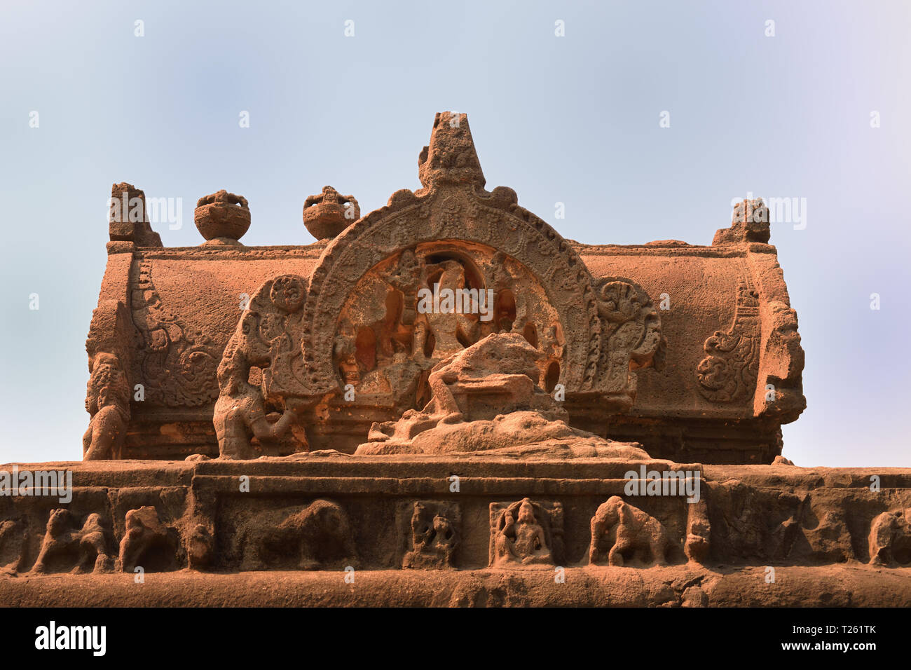 Artefacto de diseñador en el templo de Kailasha, las cuevas de Ellora, India Foto de stock