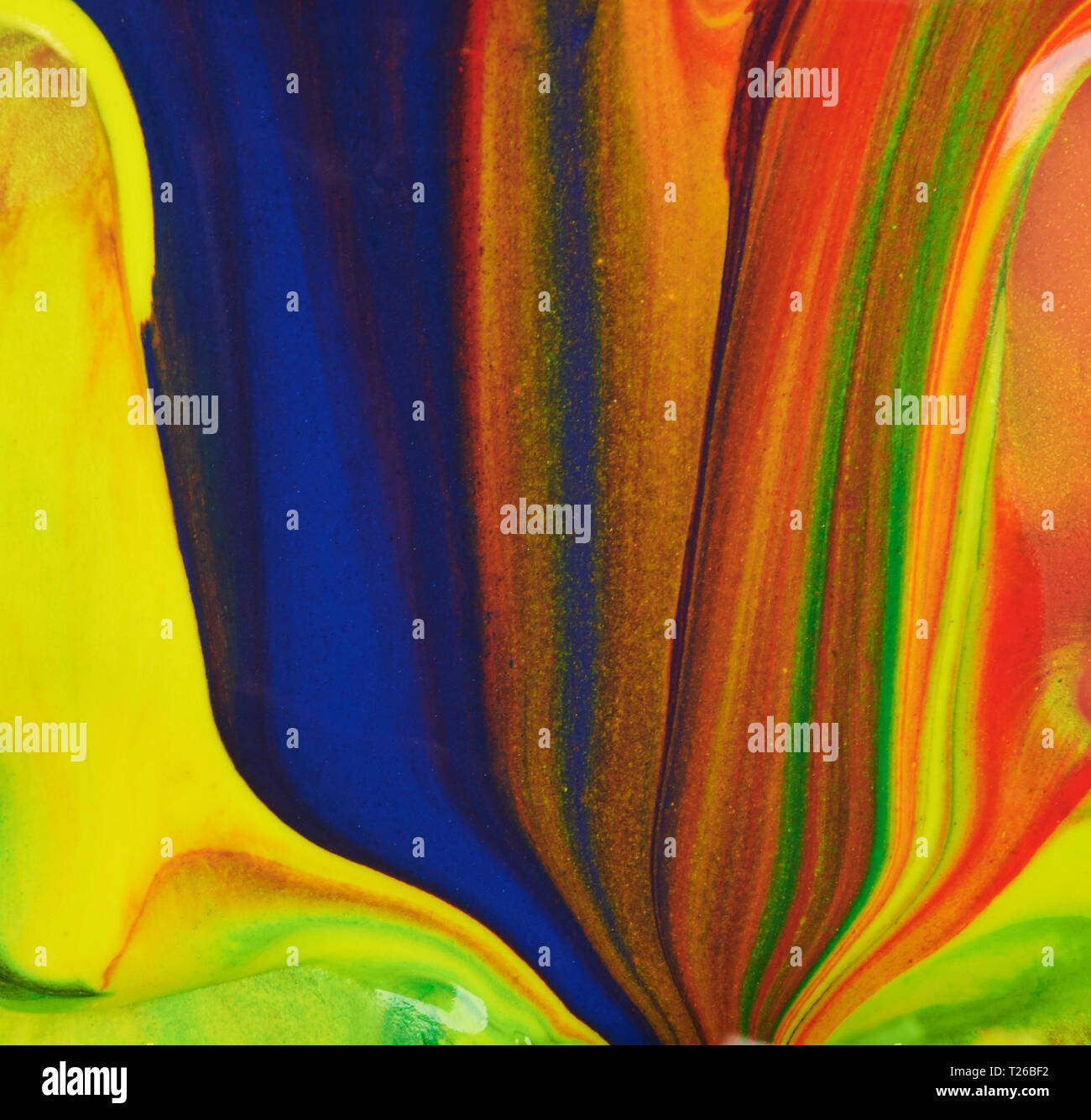 Líneas de pintura abstracta de vista cercana de los colores del arco iris Foto de stock