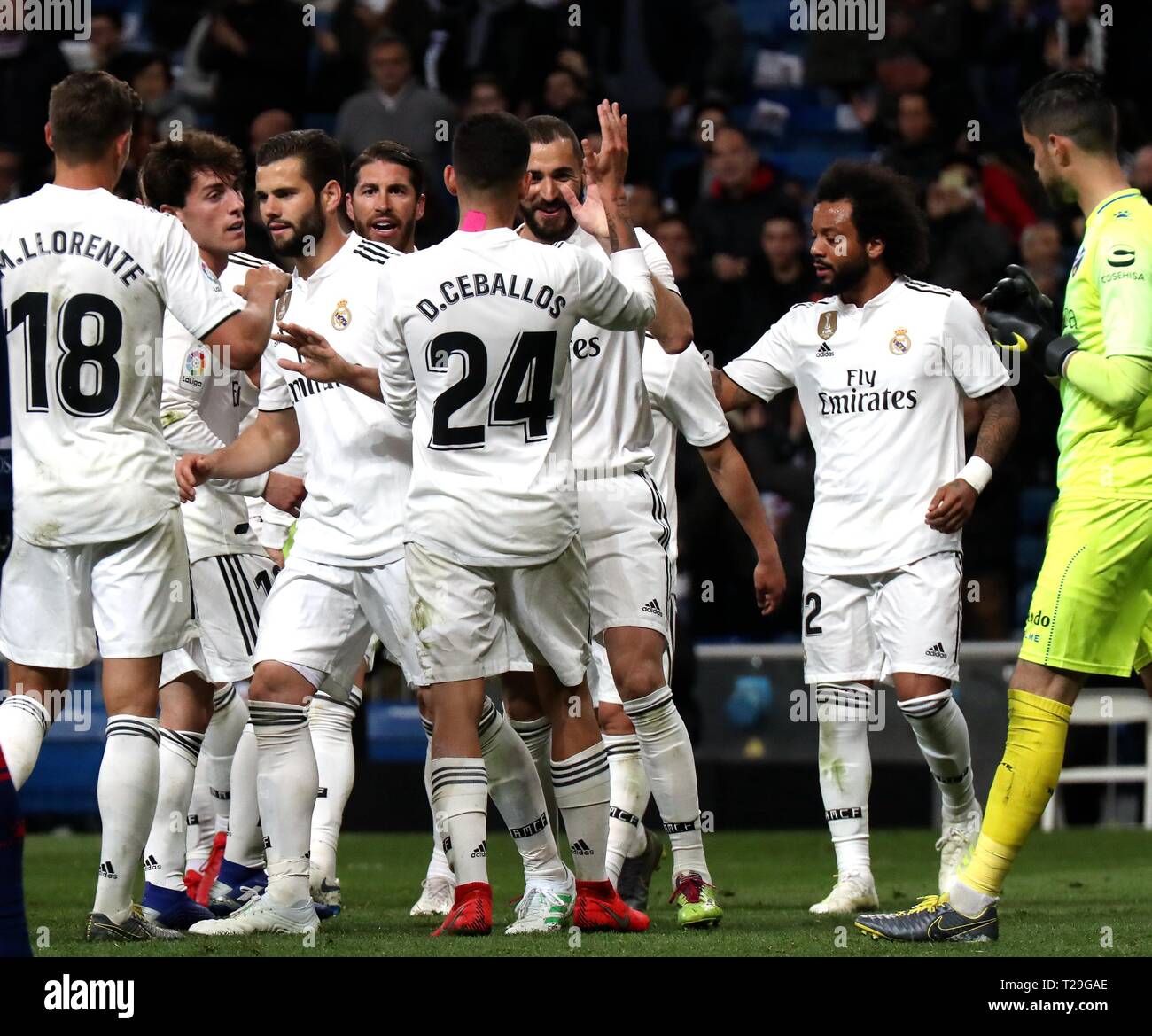 Madrid, España. 31 Mar, Los jugadores del Real Madrid celebran durante un partido de fútbol de la liga española entre el Real Madrid en Madrid, el 31 de