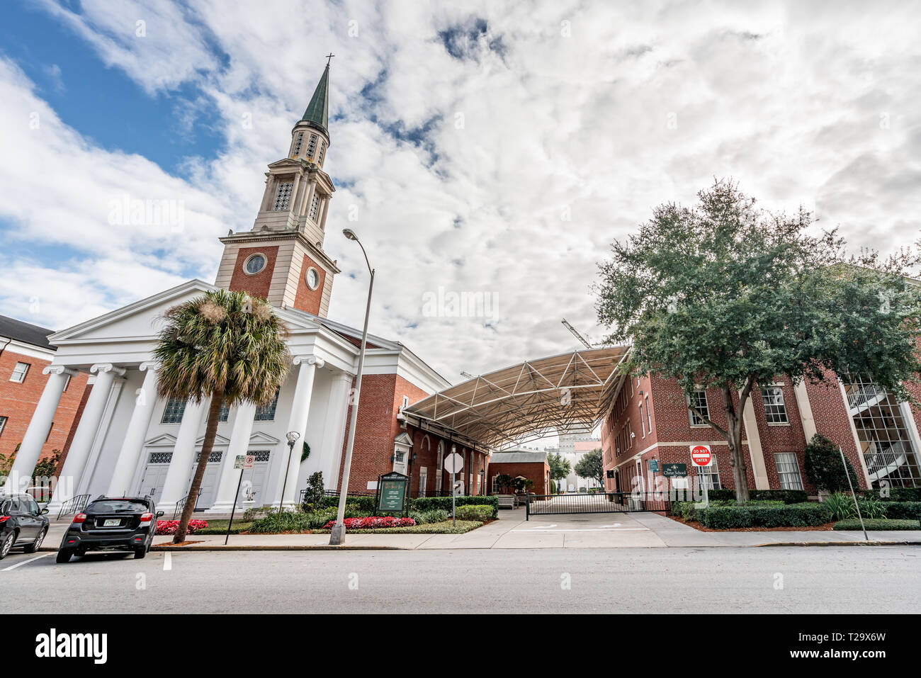 ORLANDO, Florida, EE.UU. - Diciembre, 2018: la Primera Iglesia Presbiteriana de Orlando, creado en 1876 en la calle Church, del centro de Orlando, Florida, Estados S Foto de stock