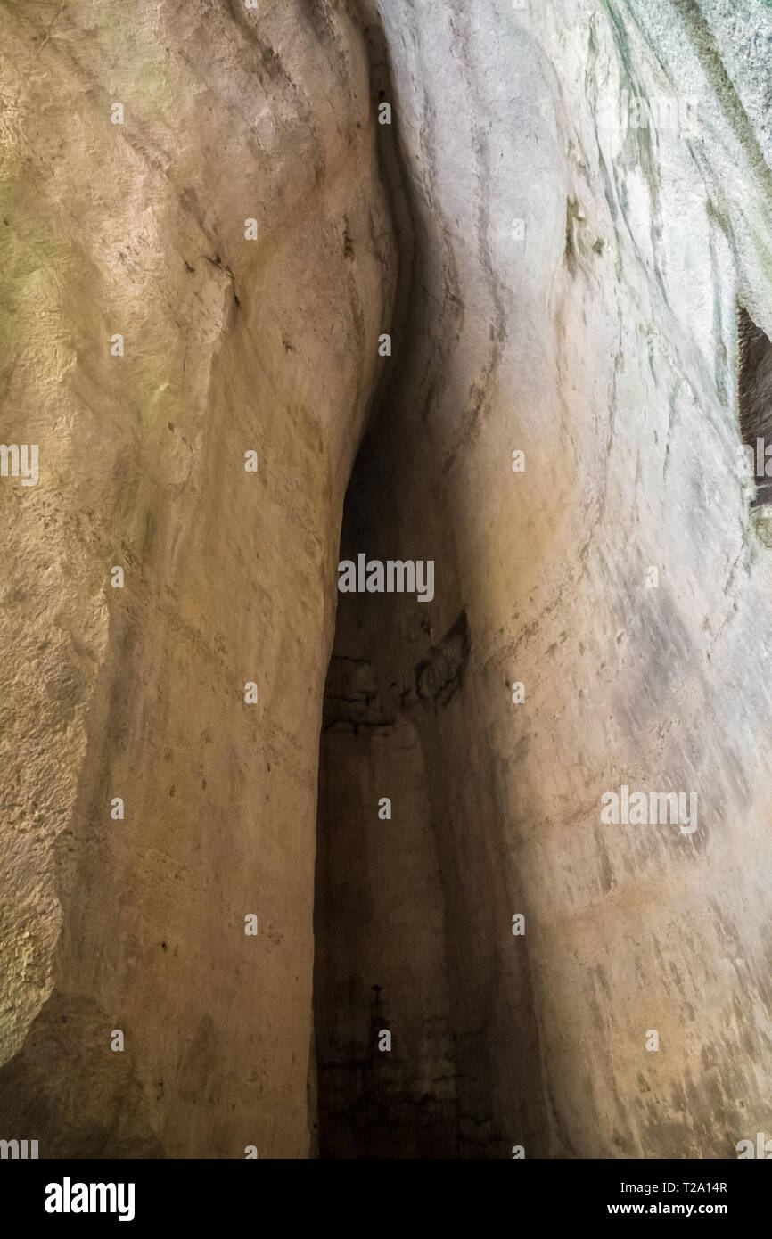 La Oreja de Dionisio (Orecchio di Dionisio) de una cueva de piedra