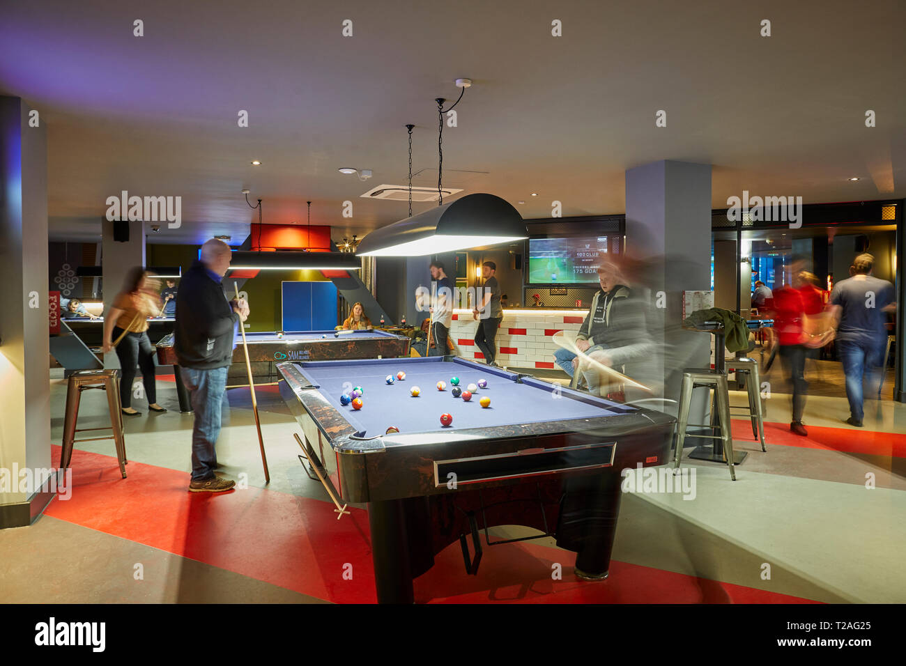 Pool hall and bar fotografías e imágenes de alta resolución - Alamy