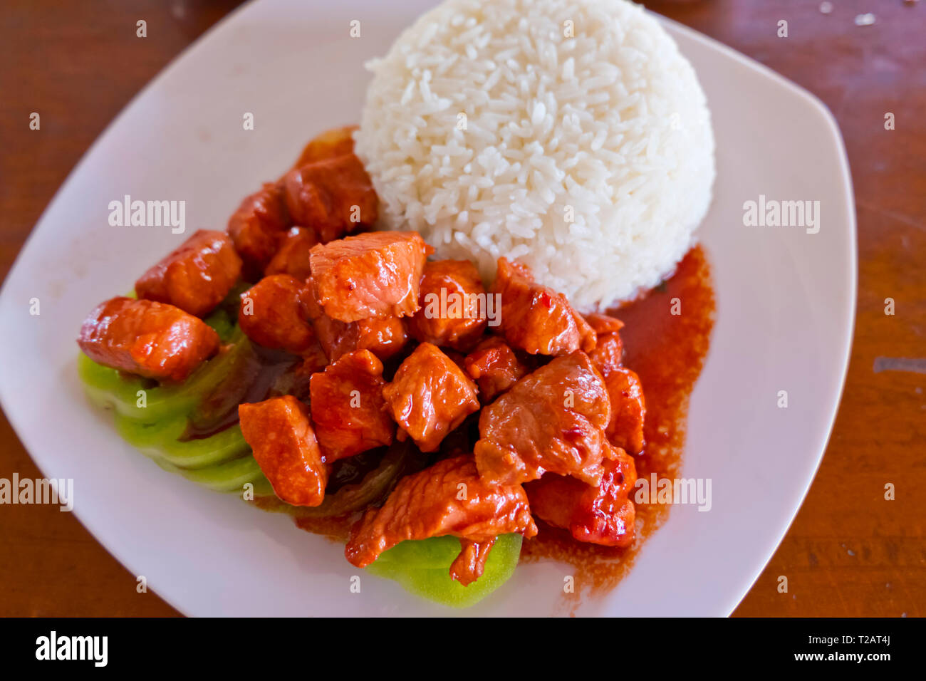 Lok Lak, troceado de carne con arroz, Battambang, Camboya, Asia Fotografía  de stock - Alamy