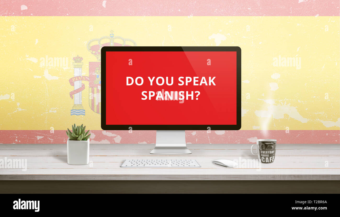 ¿Se habla español en la pantalla del ordenador con una bandera de España en el fondo. Lecciones en línea concepto. Foto de stock