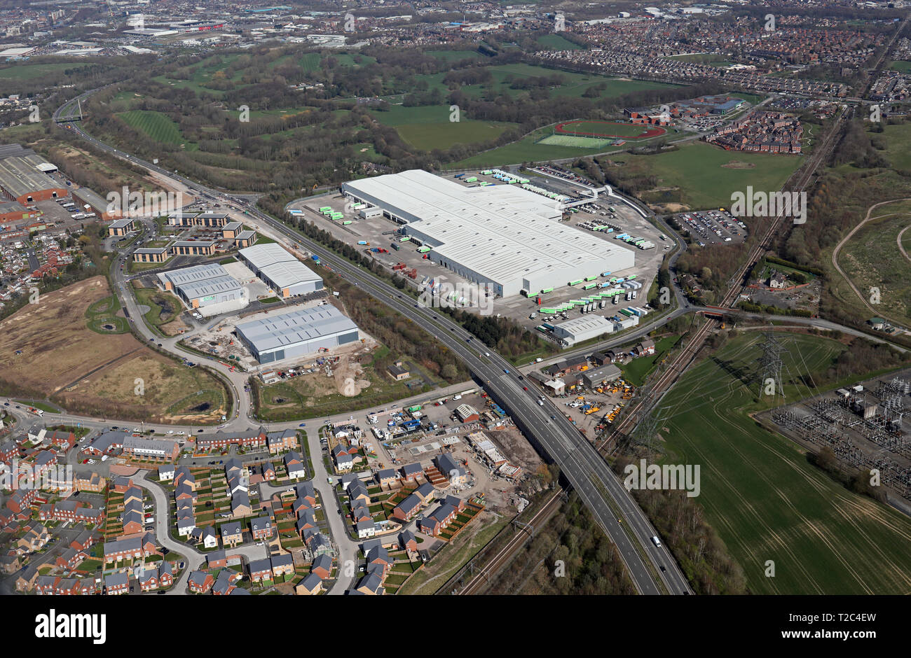 Vista aérea de Wincanton Co-operative RDC & Simple Grange Estate, St Helens, Merseyside Foto de stock