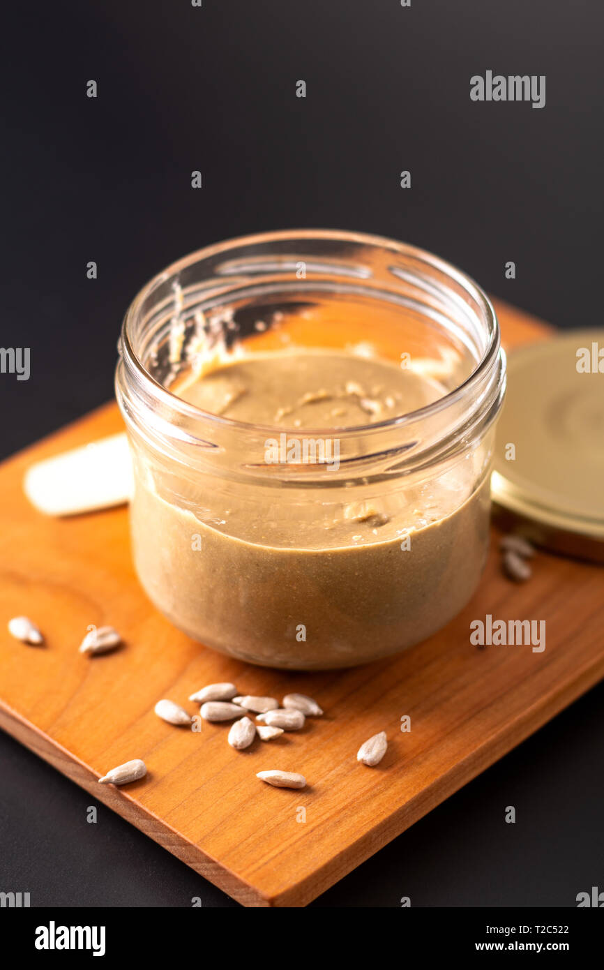 Mantequilla de semillas de girasol fotografías e imágenes de alta  resolución - Alamy