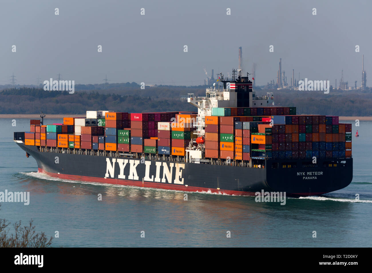 Container,Barco, NYK,empresa, Meteor, registrado,Panamá, Southampton,Container,Terminal,,aceite,refinería de Fawley,el Solent, Cowes, Isla de Wight, UK, Foto de stock