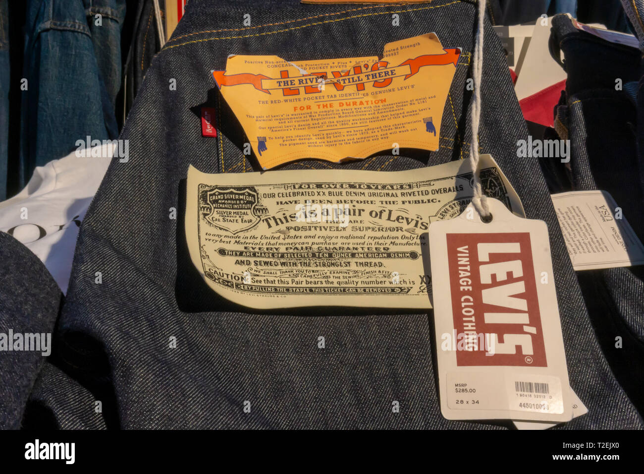 Levi's vintage estilos en el Levi Strauss Co. y flagship store en Times  Square en Nueva York el martes, 19 de marzo de 2019 antes de su oferta  pública inicial en el