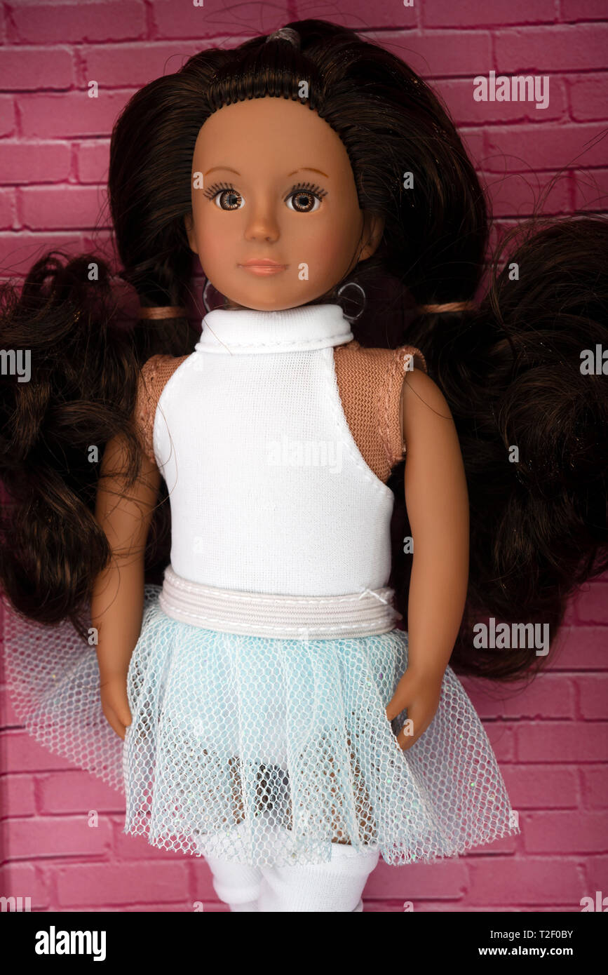 Muñecas de pelo largo fotografías e imágenes de alta resolución - Alamy