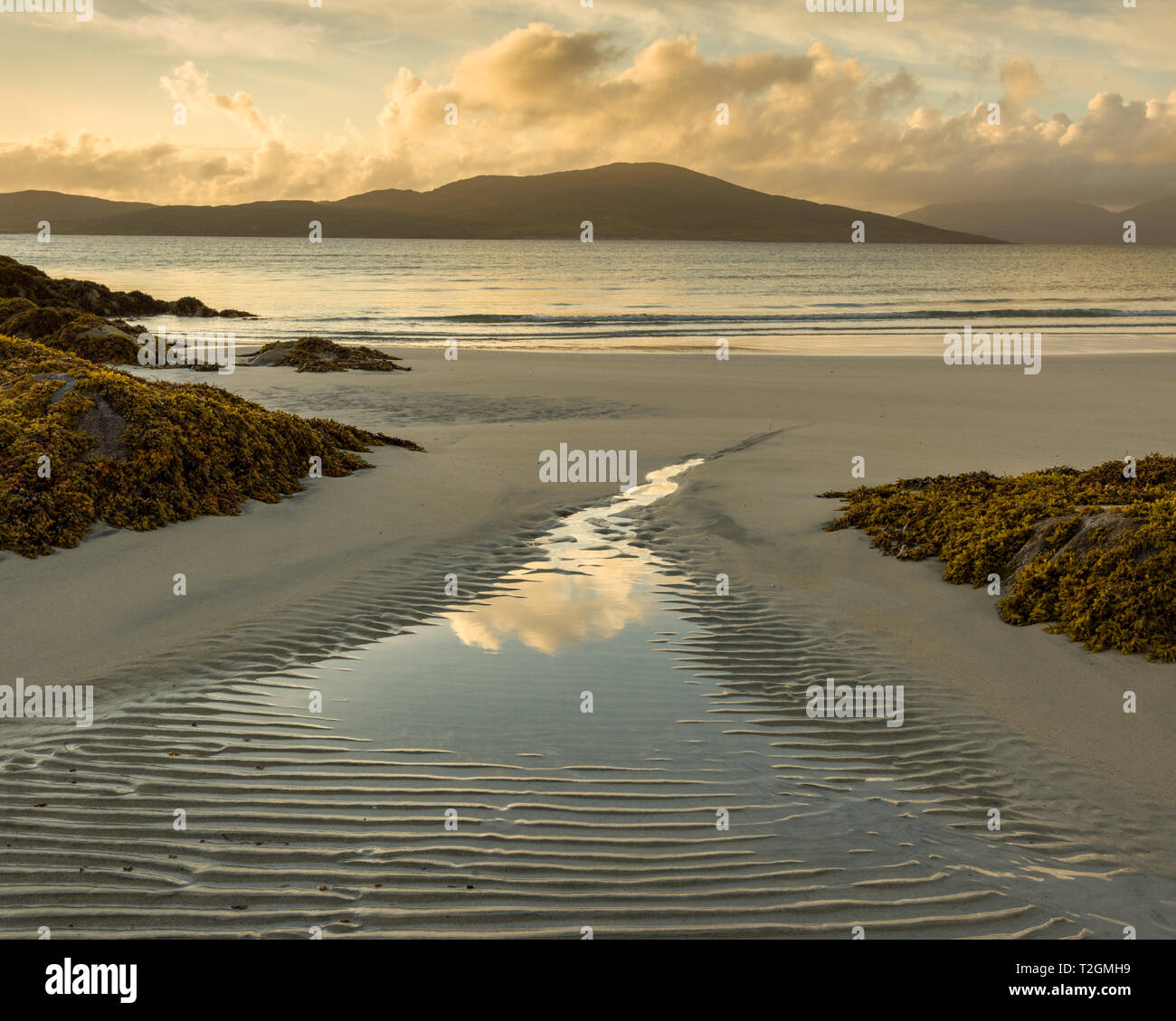 Vista de Seilebost al atardecer en la playa, en la isla de Harris, Hébridas Exteriores, Escocia, Reino Unido Foto de stock