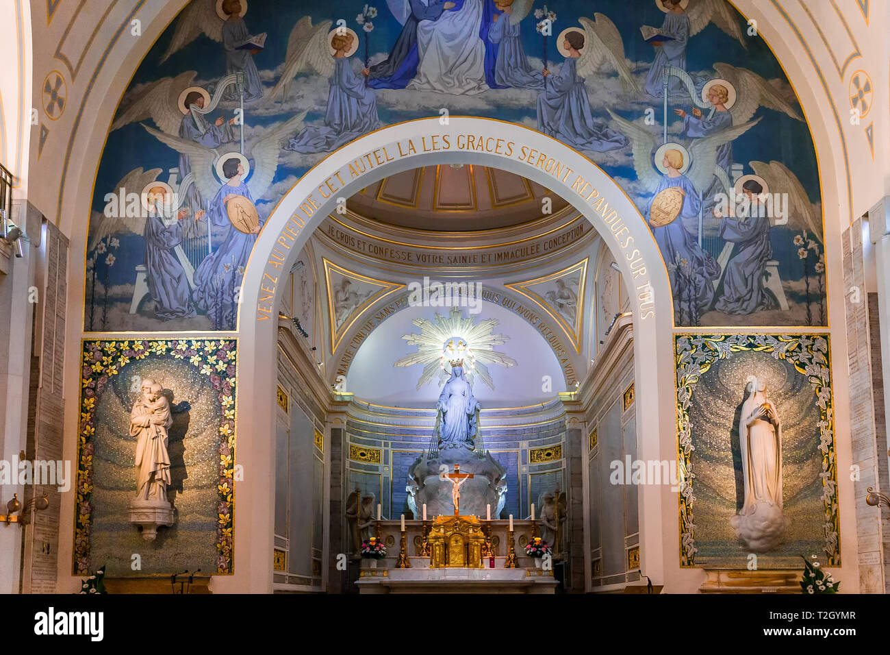 París, Francia, Septiembre 08, 2016 : interiores y detalles de la capilla  de Nuestra Señora de la Medalla Milagrosa, Septiembre 08, 2016, en París,  Francia Fotografía de stock - Alamy