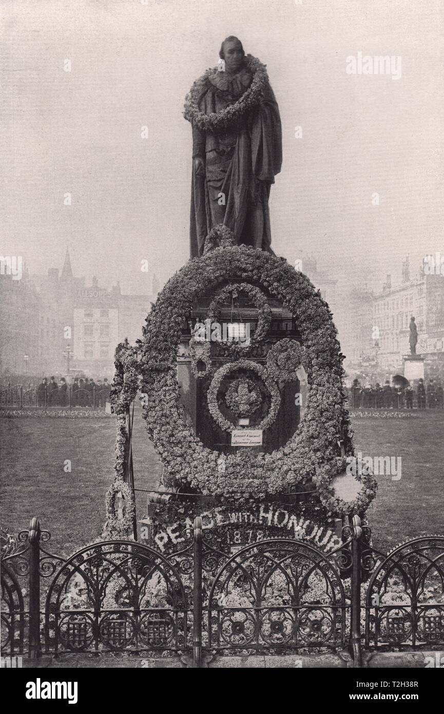 La Plaza del Parlamento - Lord Beaconsfield la estatua en Primrose Día Foto de stock